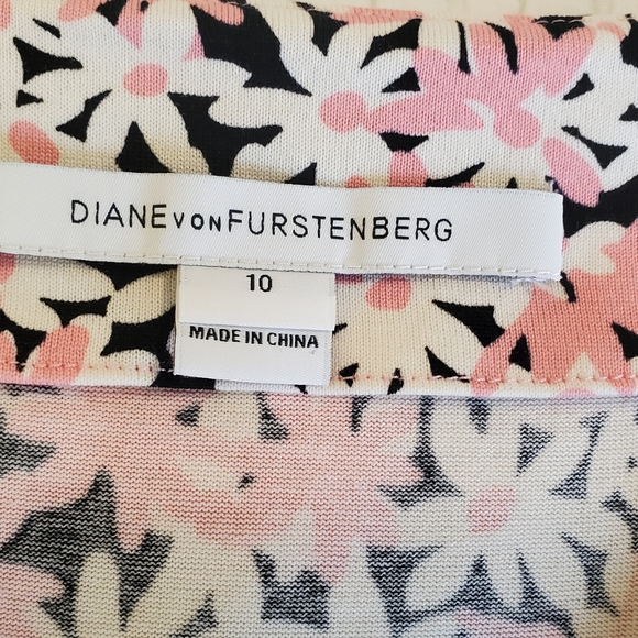 DIANE VON FURSTENBERG Wrap dress, size 10, excellent condition, dry cleaned. - Picture 3 of 13